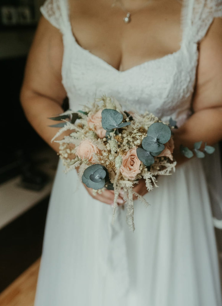 Les avantages d'un bouquet de mariée en fleurs stabilisées